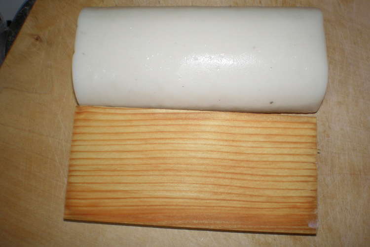 紅白かまぼこの切り方 レシピ 作り方 By けろりん９３５ クックパッド 簡単おいしいみんなのレシピが355万品