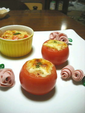 トマトと魚肉ソーセージのライスグラタンの画像