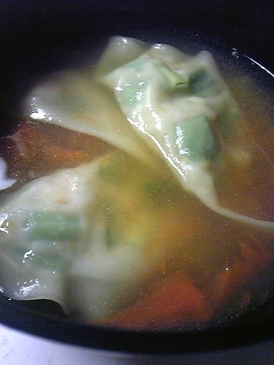 海老ワンタンのレモングラススープの写真