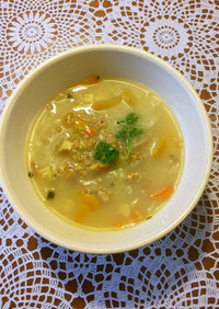 クミンと大麦入り野菜スープ