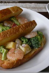 海老とブロッコリーのデリ風サンドイッチ