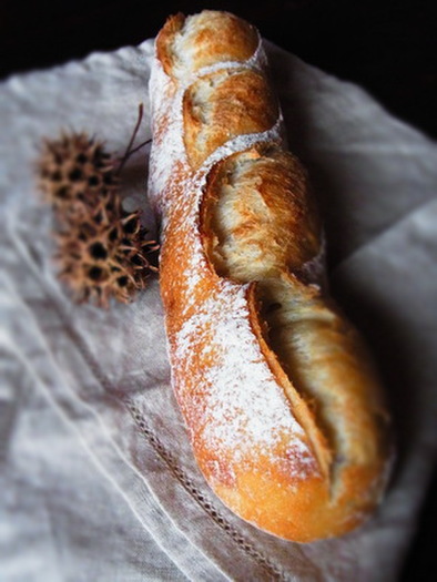 自家製酵母のフランスパン（中種）の写真