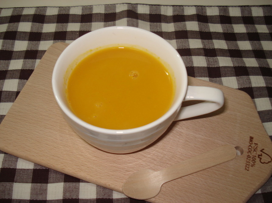 かぼちゃとニンジンの黄色いスープの画像