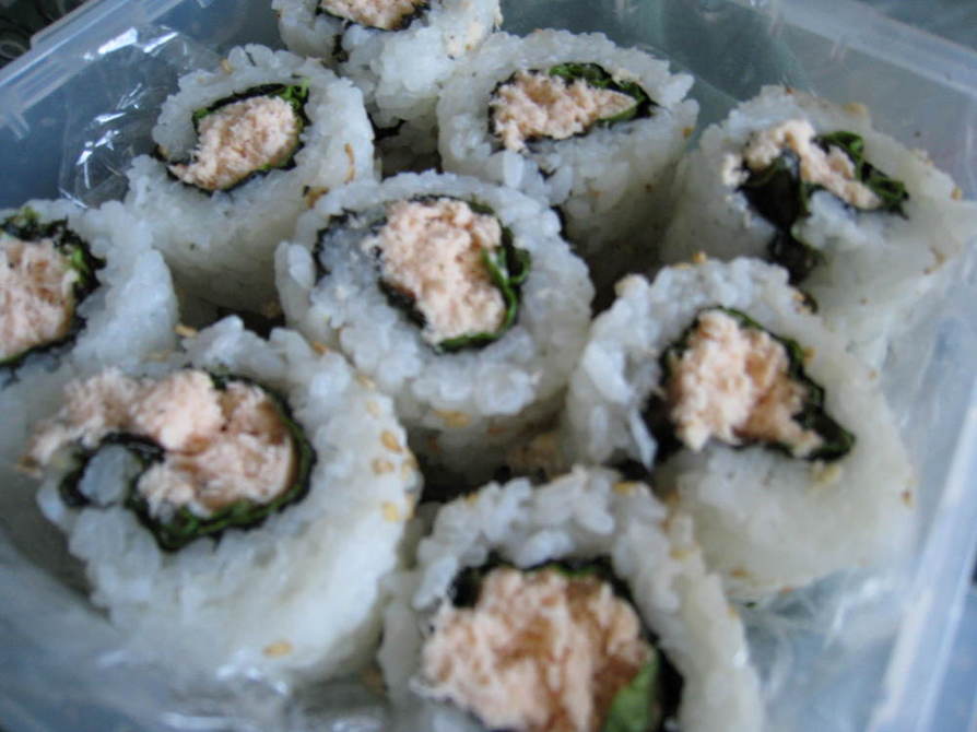 サラダ巻きサーモンロール寿司の画像