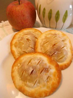 簡単アップルパイ✿実は餃子の皮