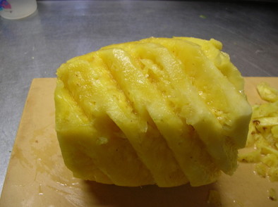 無駄なし!パイナップルの切り方の写真