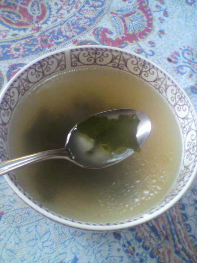 ダシダでわかめスープの写真