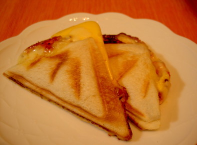 朝食☆ハムエッグチーズのホットサンドの写真