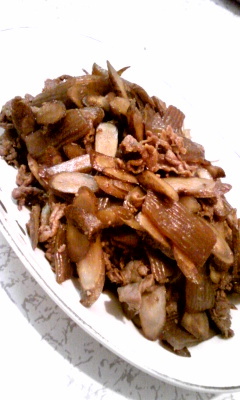 ｻﾞ和食！豚とごぼうと蒟蒻の炒め煮の画像