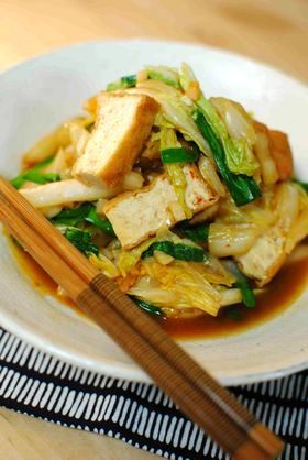 白菜と厚揚げのピリ辛炒め煮。