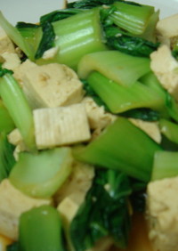 シンプルなチンゲン菜と豆腐の炒めもの