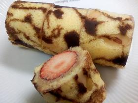 卵1個で苺入りチョコマーブルロールケーキ