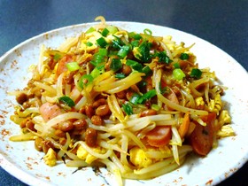 もやしとウインナーのカレー炒め