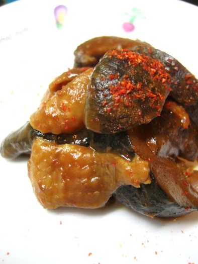 鶏皮と干し椎茸の赤味噌煮の写真