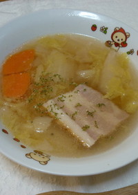 白菜と厚切りベーコンのスープ