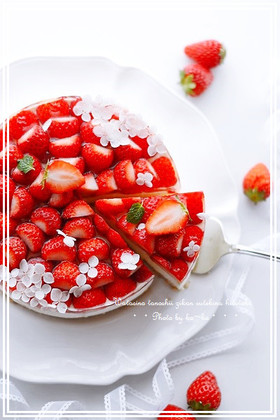 本格苺のレアチーズケーキ