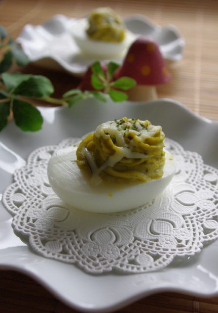 アボカドディップの卵ボートサラダの画像