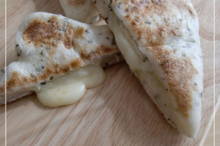 フライパンで チーズとろ り おやきパン レシピ 作り方 By Cecilmama クックパッド
