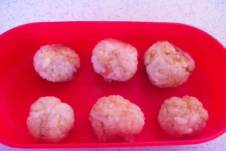 赤ちゃんの手づかみおにぎり レシピ 作り方 By 梨絵ちゃん クックパッド 簡単おいしいみんなのレシピが369万品