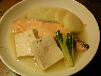 鮭とジャガイモの洋風煮物の写真