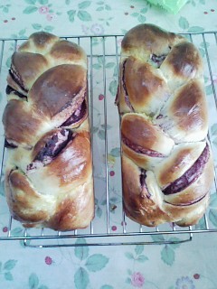 紫芋の折込パンの画像