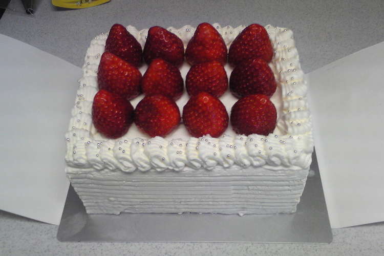 カステラ木枠で作るふんわりショートケーキ レシピ 作り方 By ひらぱん クックパッド 簡単おいしいみんなのレシピが376万品