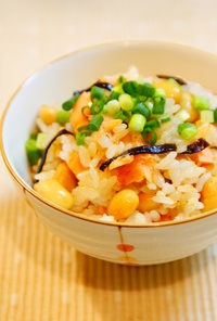 ✿焼き鮭と大豆の混ぜご飯✿
