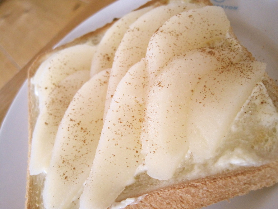 洋ナシとクリームチーズのトーストの画像
