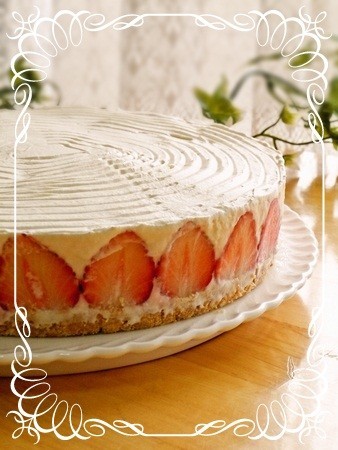 濃厚レアチーズケーキ（苺バージョン）の画像