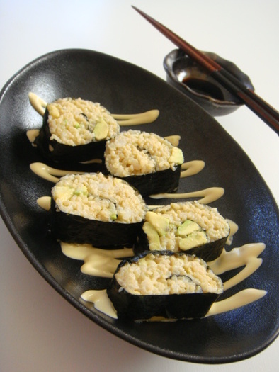 アボカドの混ぜご飯で作る　簡単巻き寿司の写真