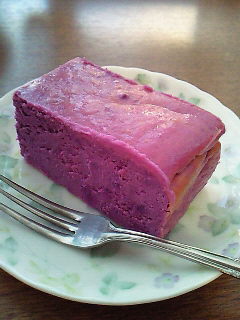 紫芋のチーズケーキの画像
