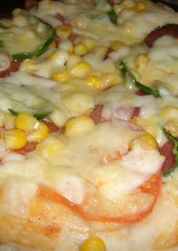 【Pizza】盛り上る生地厚ふんわりピザ