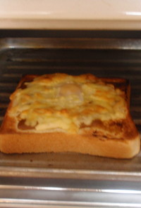 ちょい食べカレーとチーズのトースト