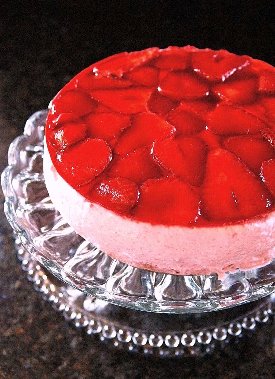 贅沢苺のクリームムースケーキ。の画像