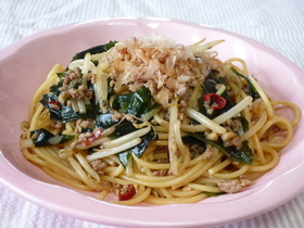 もやしとわかめのピリ辛和風パスタ