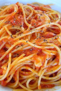 トマト（缶）とモッツァレラチーズのパスタ