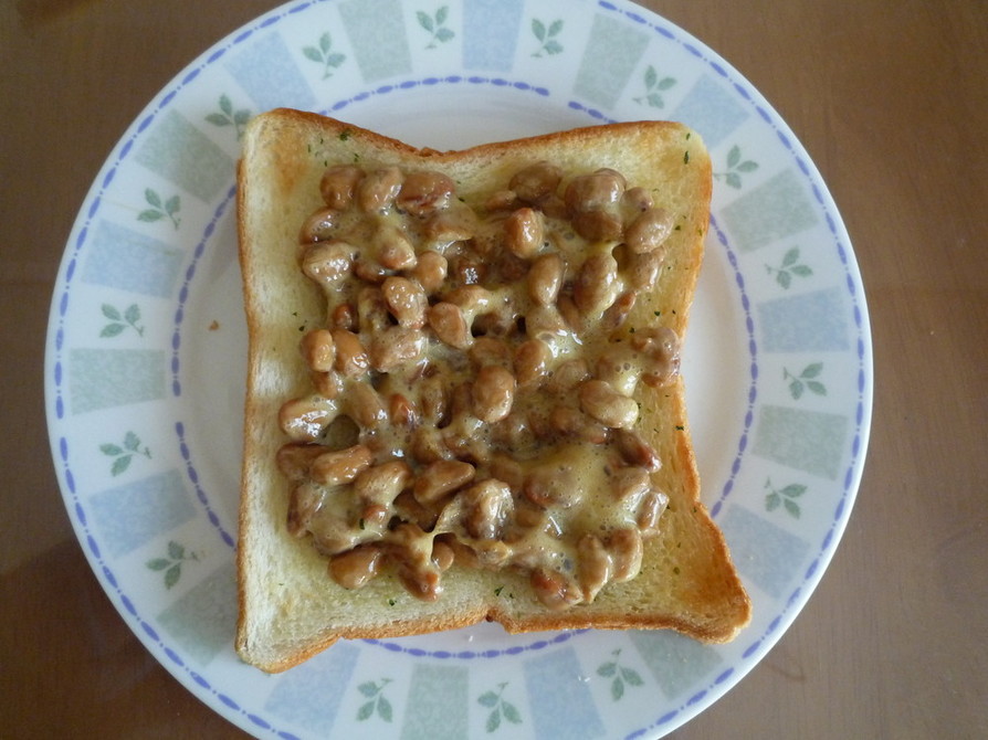 納豆トーストの画像