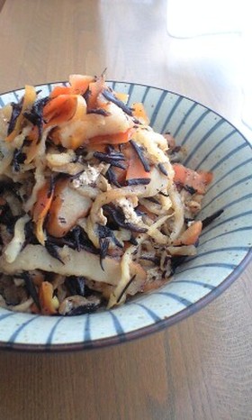 お弁当にピッタリ 切干大根ひじきの煮物
