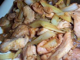 歯ごたえが美味しいセロリと鶏の甘辛炒め