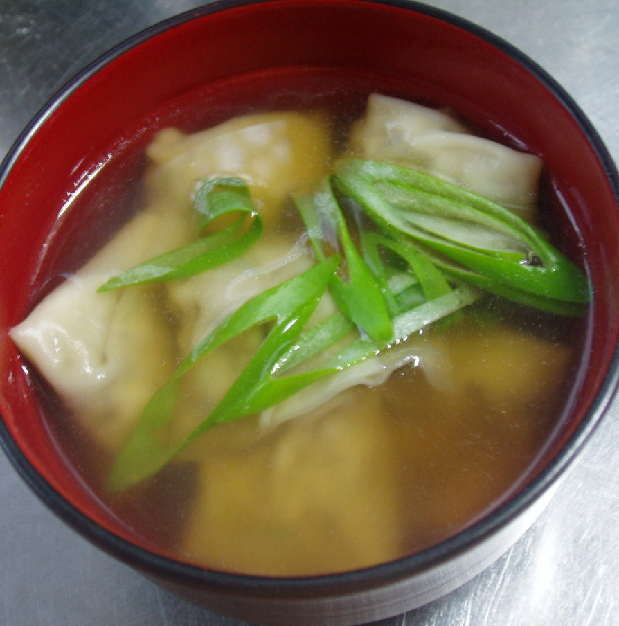 キムチの餃子スープの画像