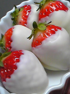 簡単!いちごのホワイトチョコドレス♪♪