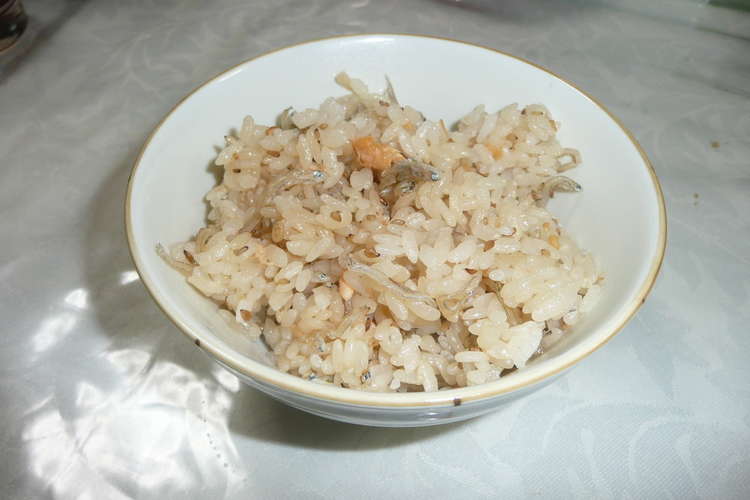 ちりめんじゃこと鮭の炊き込みご飯 レシピ 作り方 By Yuringo26 クックパッド 簡単おいしいみんなのレシピが352万品