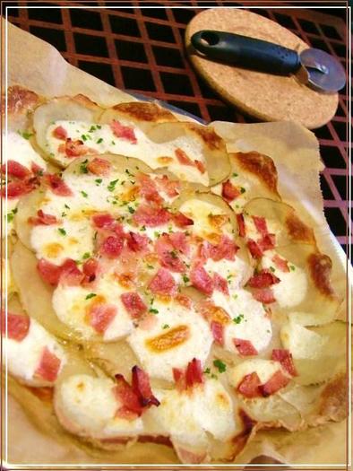 Quick☆ブルガリアの朝焼きポテト～新じゃがとベーコンのヨーグルト焼ピザの写真