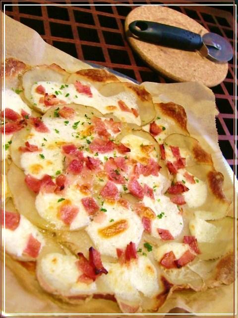 Quick☆ブルガリアの朝焼きポテト～新じゃがとベーコンのヨーグルト焼ピザの画像