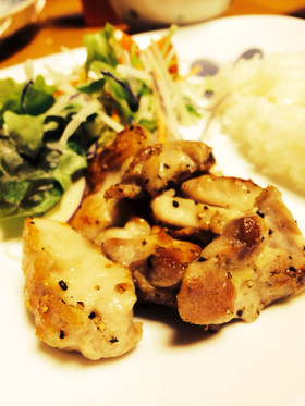 シンプル美味☆*鶏もも肉塩胡椒焼き*☆