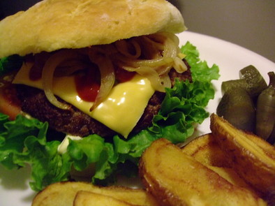 アメリカ風ビーフのハンバーガーの写真