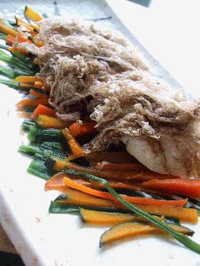 鱈と千切り野菜のとろろ昆布蒸し。の写真
