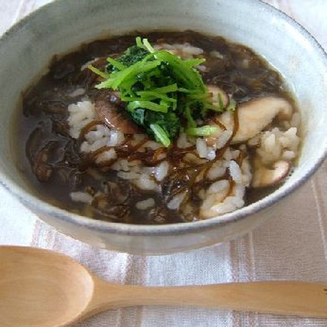 さっぱり美味しいもずく雑炊 レシピ 作り方 By ヌーシ クックパッド 簡単おいしいみんなのレシピが354万品