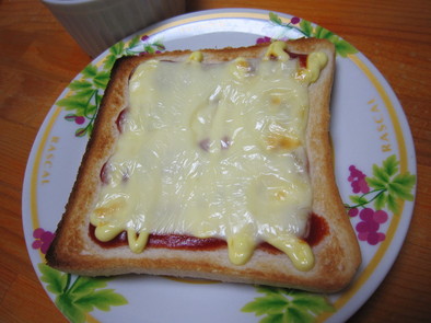 超簡単！マヨケチャチーズトーストの写真