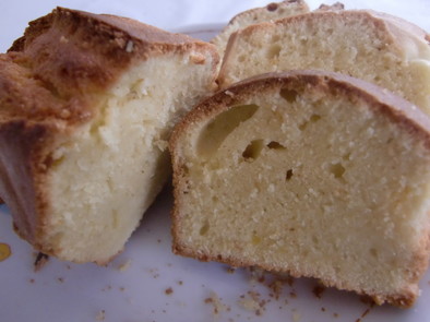 シフォンケーキ風味なパウンドケーキの写真